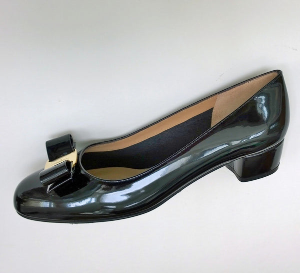 Ferragamo Vara Black Patent Block Heels Bow Shoes in C Width New in Box