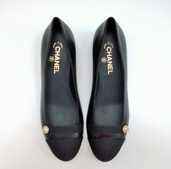 Chanel Black Leather and Grosgrain Block Heel Shoes with CC Pearl Detail