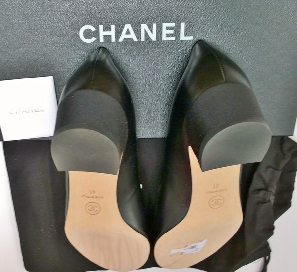 Chanel Black Leather and Grosgrain Block Heel Shoes with CC Pearl Detail
