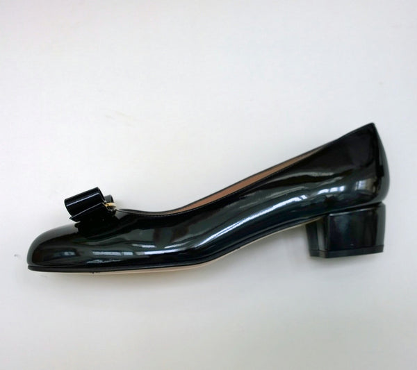 Ferragamo Vara Black Patent Block Heels Bow Shoes in C Width New in Box