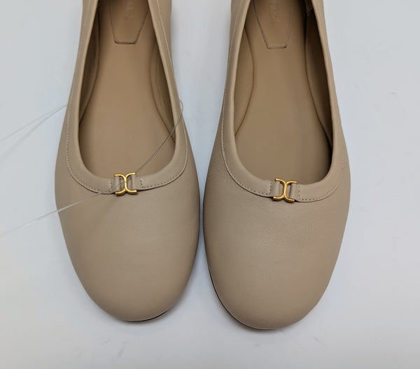 Chloé Marcie Pale Beige Leather Flats with Gold Tone Details New in Box Shoes Delicate Nude
