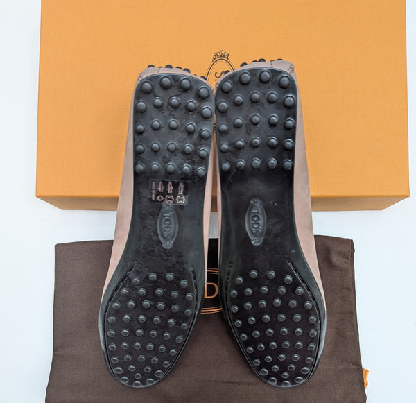 Tod's Dusty Pink Suede Loafers with Rubber Soles Gommino Flats New in Box Shoes