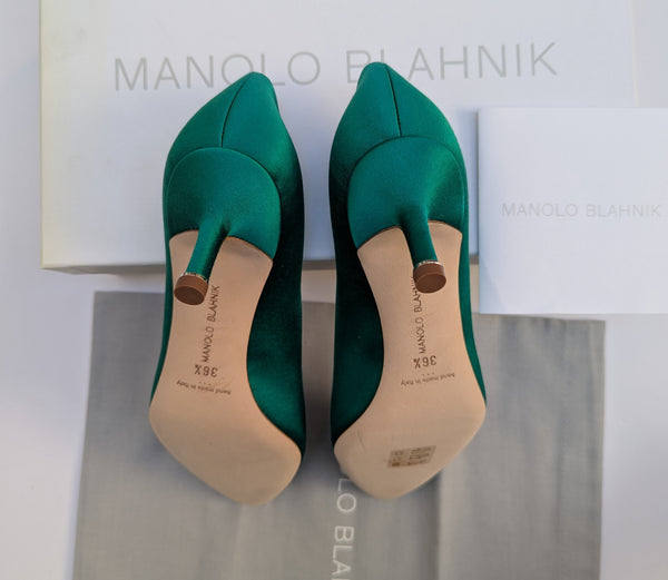 Manolo Blahnik Hangisi Heels 50 in Bright Green Satin New in Box Rhinestone Buckle Pumps