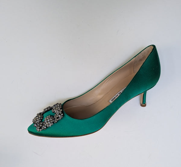 Manolo Blahnik Hangisi Heels 50 in Bright Green Satin New in Box Rhinestone Buckle Pumps