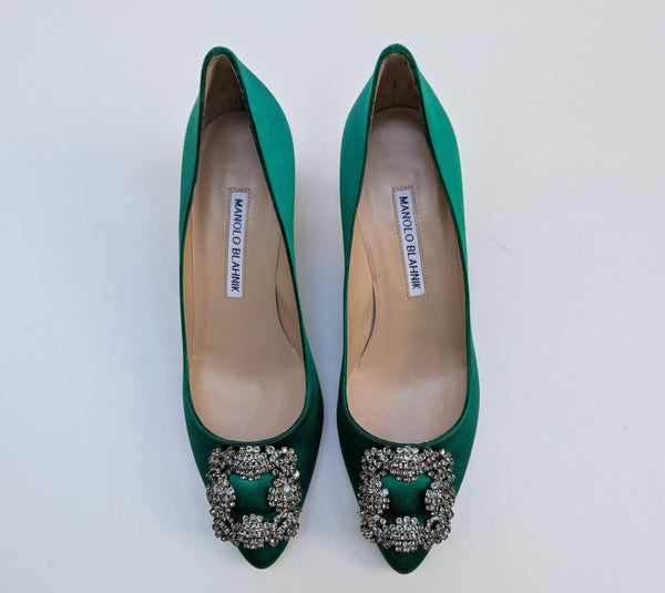 Manolo Blahnik Hangisi Heels 50 in Bright Green Satin New in Box Rhinestone Buckle Pumps