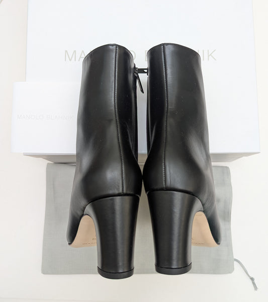 Manolo Blahnik Ofaralo 70 Black Leather Ankle Boots New in Box
