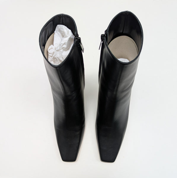 Manolo Blahnik Ofaralo 70 Black Leather Ankle Boots New in Box