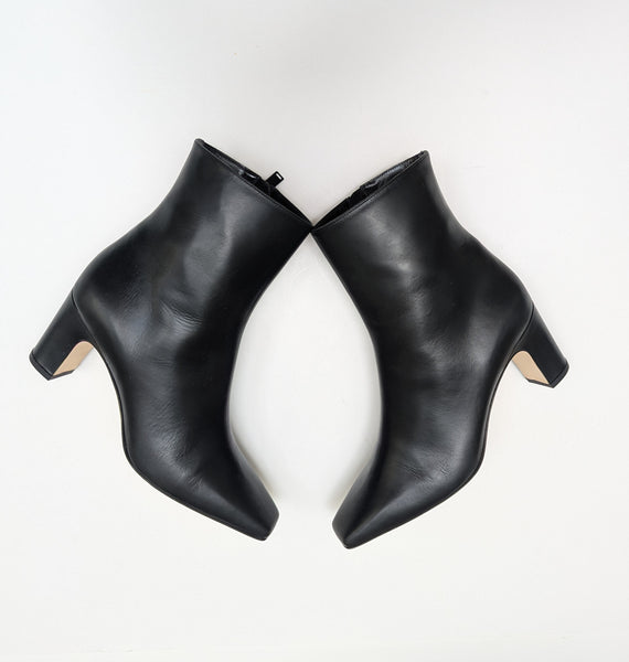 Manolo Blahnik Ofaralo 70 Black Leather Ankle Boots New in Box