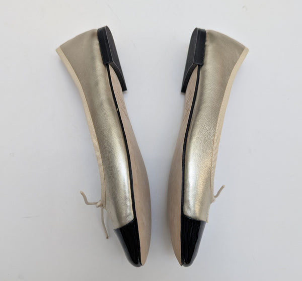 Repetto Flora Ballet Flats in Pale Gold Leather with Black Patent Cap Toe New in Bow