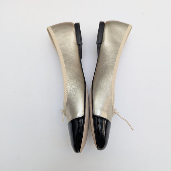 Repetto Flora Ballet Flats in Pale Gold Leather with Black Patent Cap Toe New in Bow