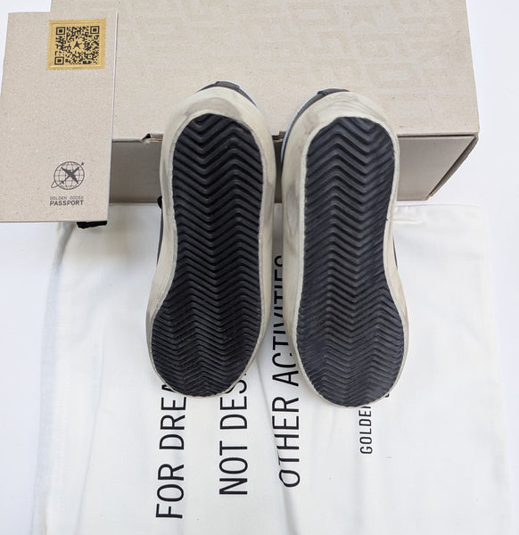 Golden Goose Super-Star Classic Sneakers in Black Leather with White Star New in Box
