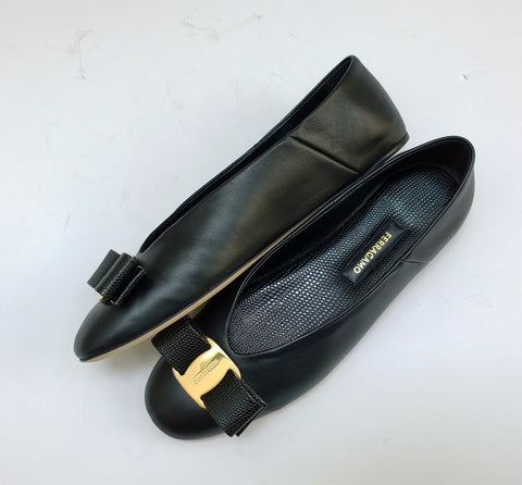 Ferragamo Vanna Black Leather Bow Flats 8.5C New in Box