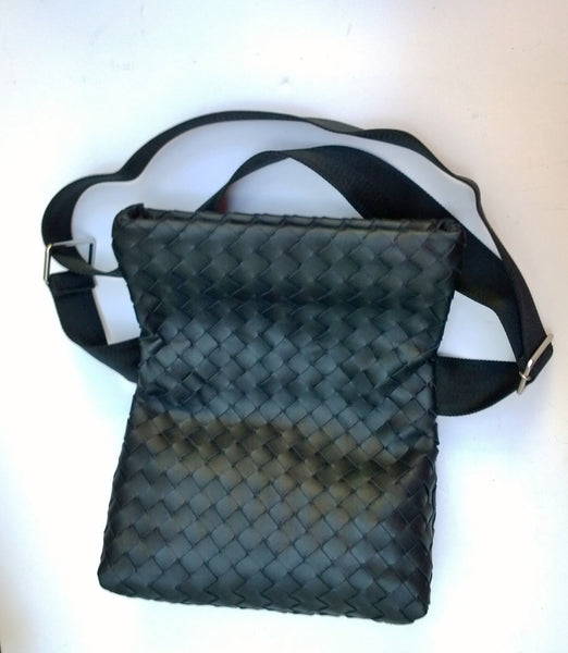 Bottega Veneta BV Hydrology Crossbody Messenger Bag in Black Leather East West Small Clutch New