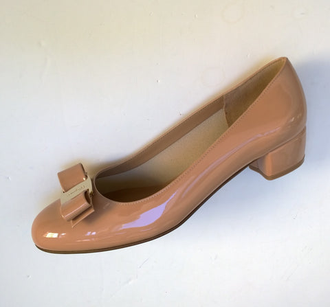 Ferragamo Vara Patent Amaretti Nude Heels with Bow New in Box C Width