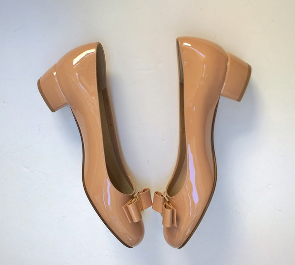 Ferragamo Vara Patent Amaretti Nude Heels with Bow New in Box C Width