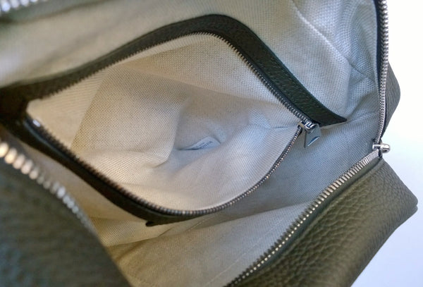 Bottega Veneta Borsa Leather Shoulder Bag in Dark Green New