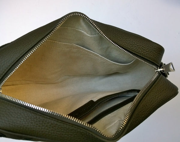 Bottega Veneta Borsa Leather Shoulder Bag in Dark Green New