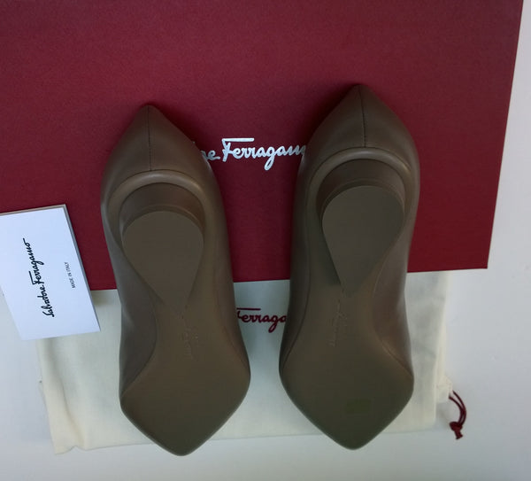 Ferrragamo Viva Bow Flats in Caraway Taupe Grey Brown Leather New in Box Shoes