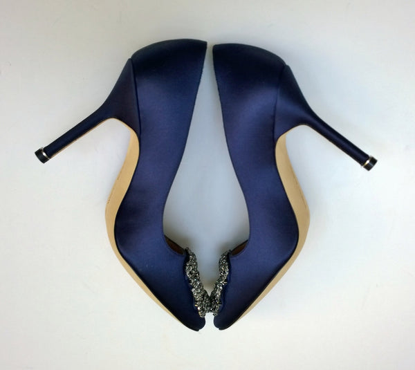 Manolo Blahnik Hangisi 105 Navy Blue Satin High Heels New in Box Buckle Shoes