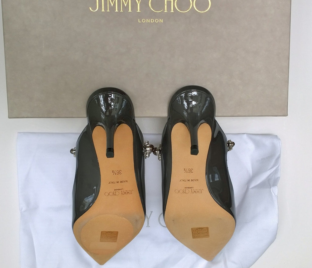 Jimmy Choo seeks well-heeled buyer - BBC News