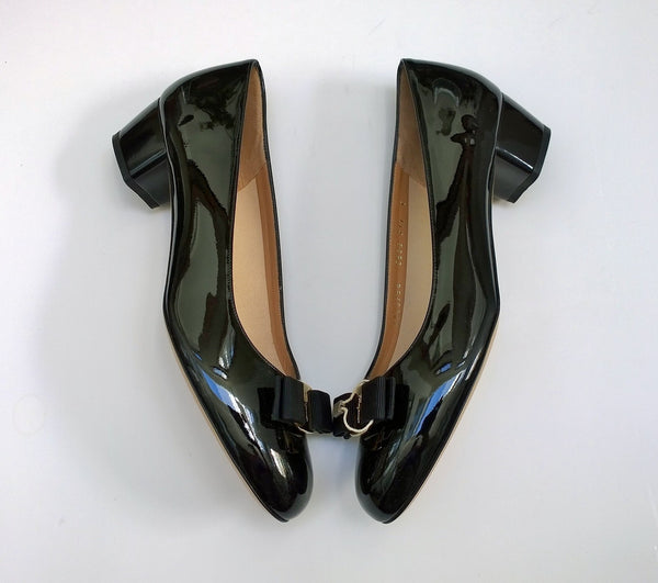 Ferragamo Vara Black Patent Block Heels Bow Shoes in C Width New in Box