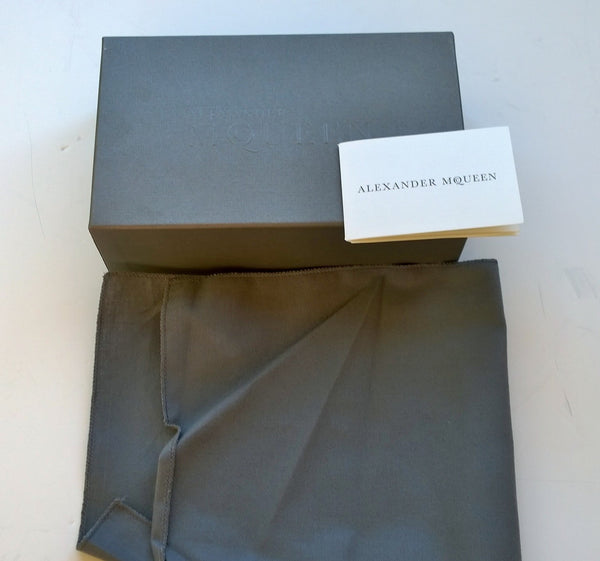 Alexander McQueen Skull Clutch Chain Bag in Black Leather