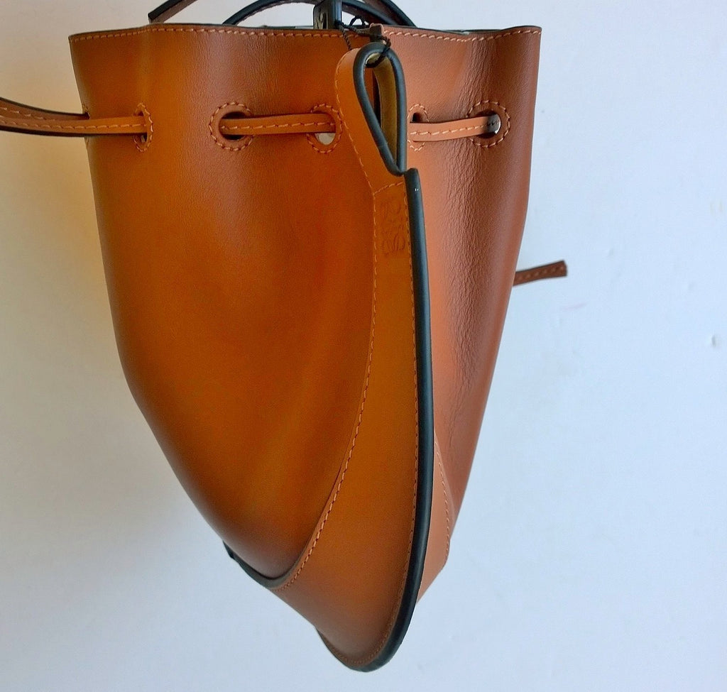 LOEWE Horseshoe Bag, Cognac leather, drawstring closure, NWT